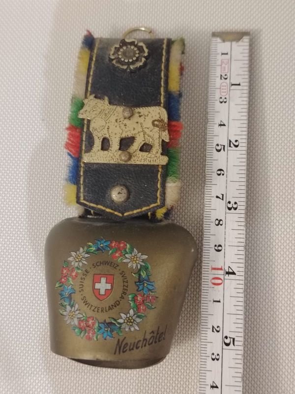 Cencerro Suizo con Aplique de Vaca - Accesorio Decorativo - imagen 2