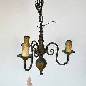 Lote anterior: Araña Holandesa de Bronce a Tres Luces con Florón y Cadena