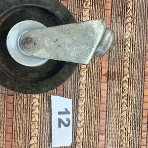 Lote de 12 Ruedas Giratorias Metálicas y de Goma - imagen 3