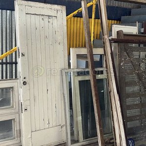 Lote anterior: Lote de Puertas y Ventanas Antiguas de Madera