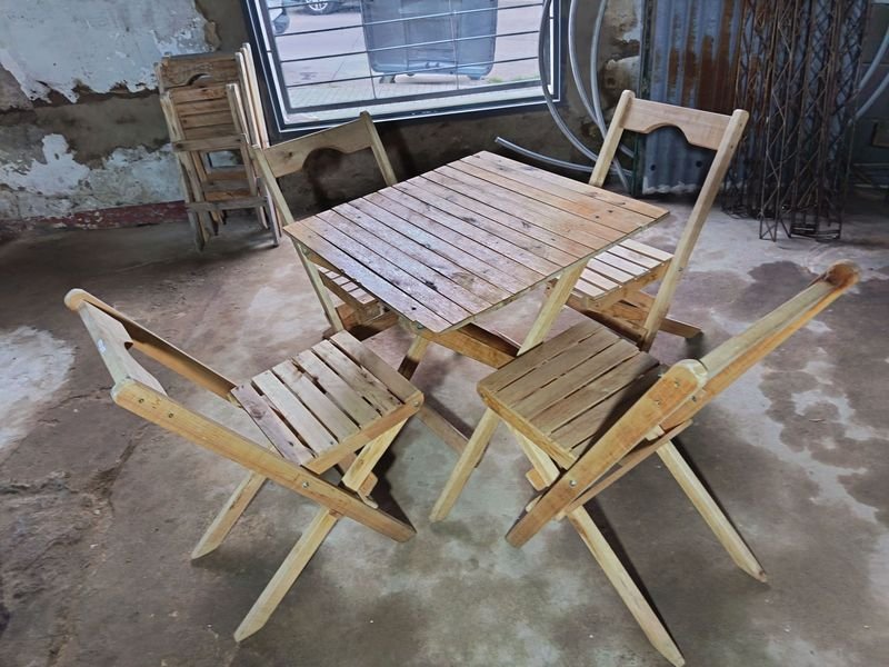 Juego de Mesa Plegable de Madera con 4 Sillas