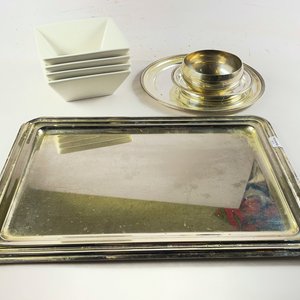 Lote siguiente: Ocho piezas, bandeja de metal, plato de metal, bowl en cerámica blanco cuadrado