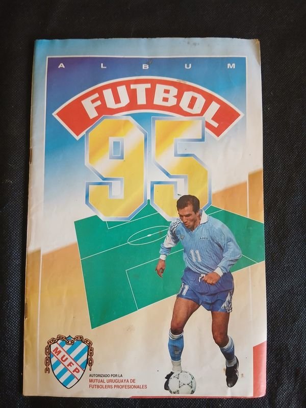 Álbum de Figuritas Fútbol 95 Completo con Todas las Figuras Pegadas