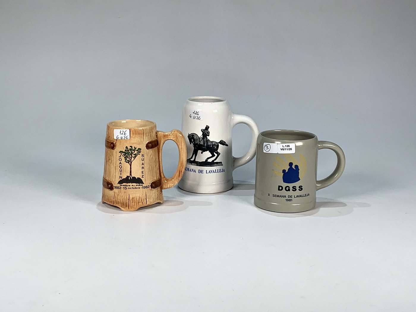 Lote de 3 jarras de cerámica: Lavalleja a caballo, Semana de Lavalleja 1981 y Joaquín Suárez 1982