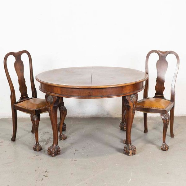 Mesa de comedor circular estilo Reina Ana y sillas tapizadas - imagen 1