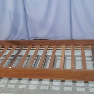 Cama de 1 Plaza Desarmable de Madera con Colchón Rayado - imagen 3