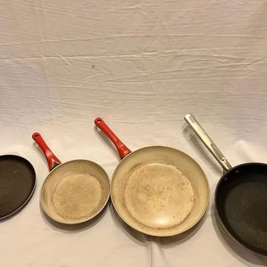 Lote de 4 sartenes usadas de diferentes tamaños - imagen 2