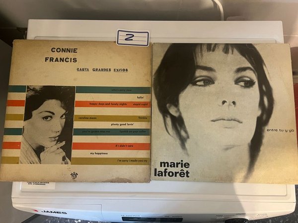 Lote de 2 Vinilos: Connie Francis "Canta Grandes Éxitos" y Marie Laforêt "Entre Tu y Yo" - imagen 1