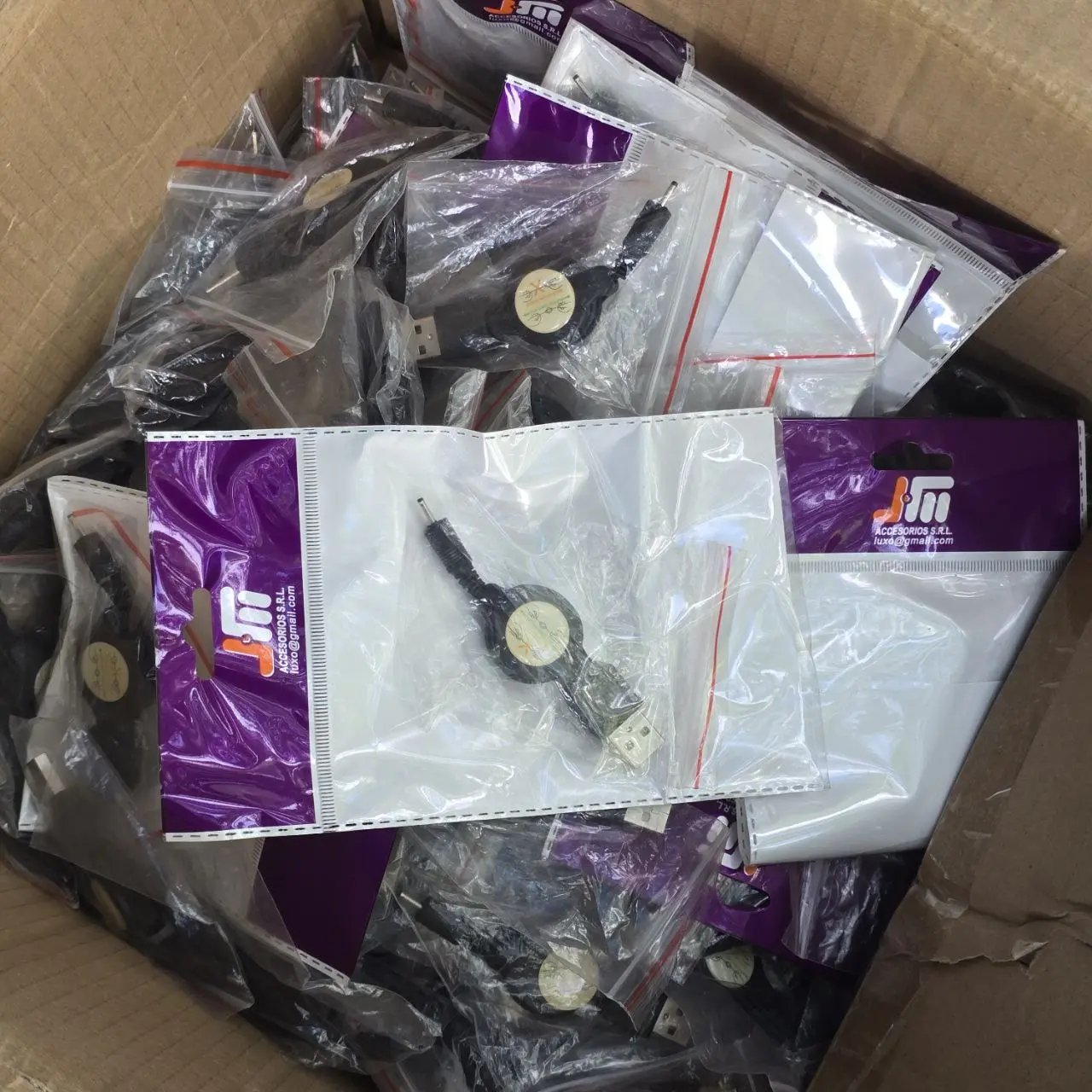 Lote siguiente: Cables extensibles en bolsas de plástico