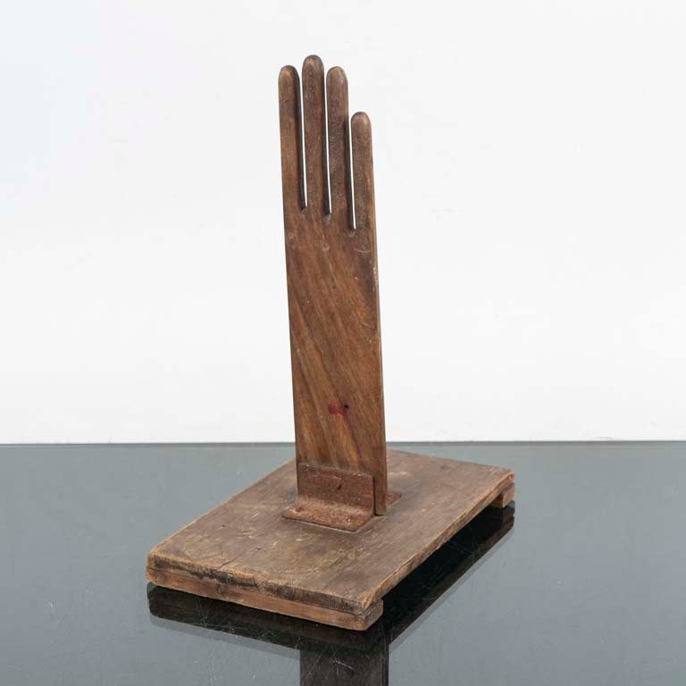 Lote anterior: Molde de madera para guantes