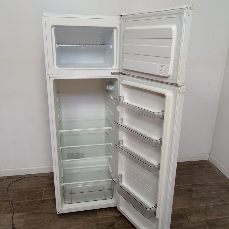 Heladera refrigerador congelador Dikker eficiente - imagen 3