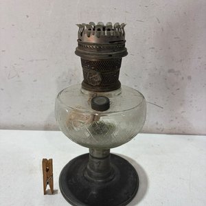 Lote siguiente: Lámpara de Querosen Antigua de Vidrio y Metal