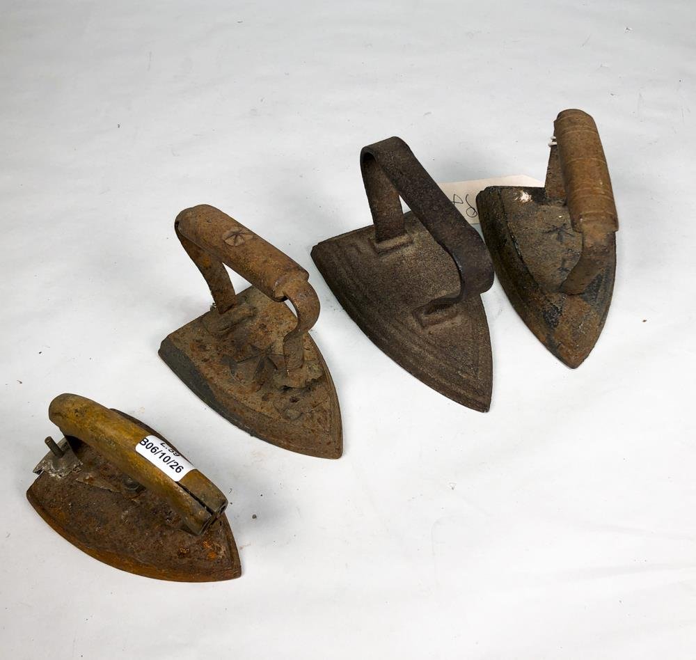 Lote de 4 Planchas Antiguas de Hierro con Mangos de Madera