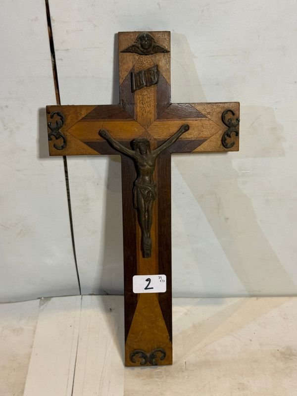 Cruz de madera con Cristo - imagen 1