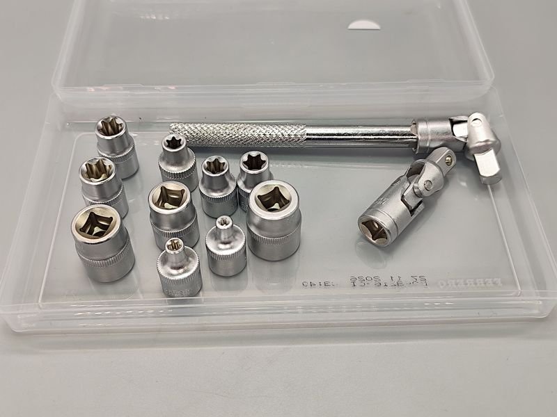 Juego de 12 Bocallaves Torx Hembra con Matraca Articulada 3/8"
