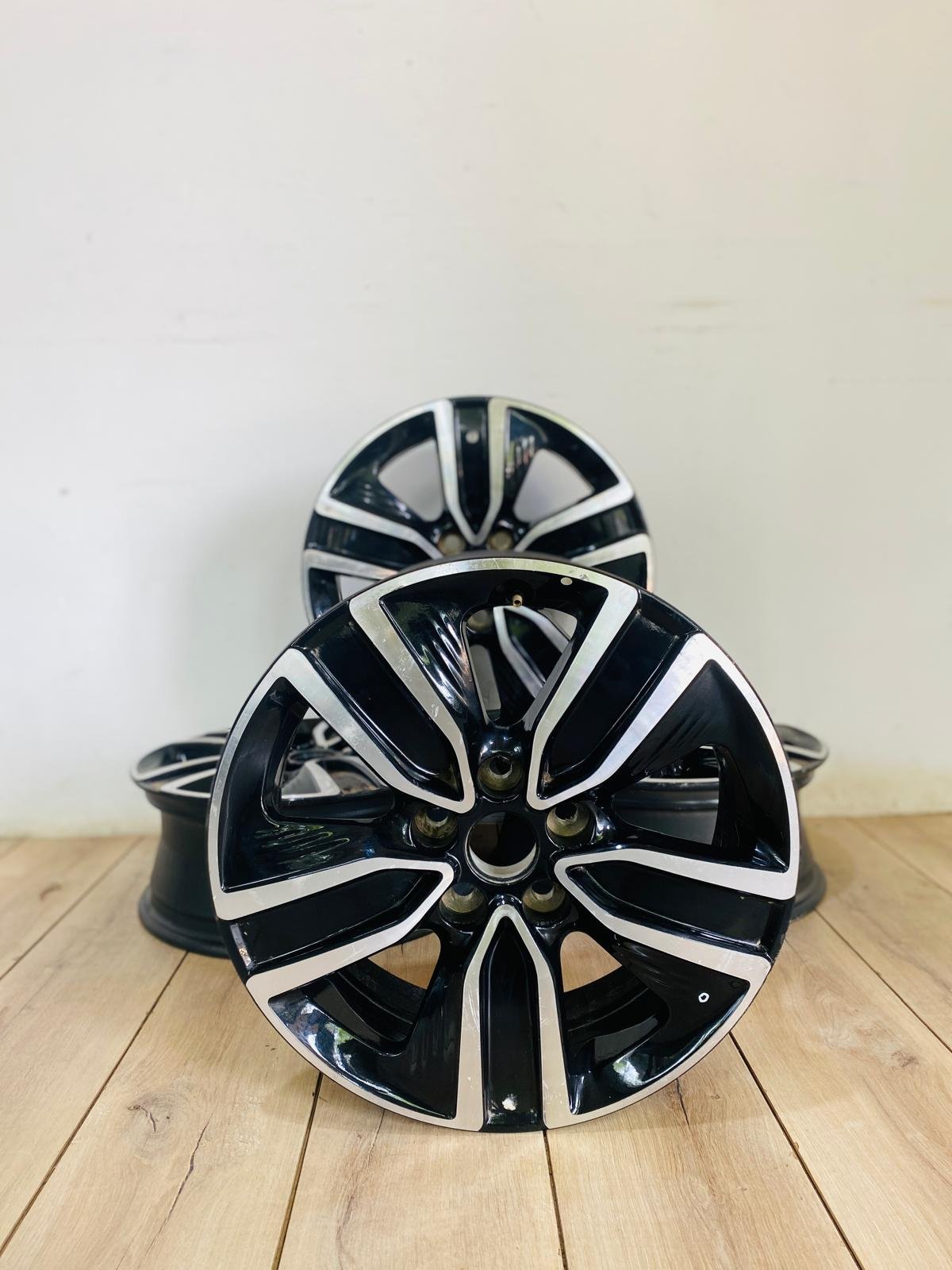 Item lote-x4-llantas-r17-2 - Image 0