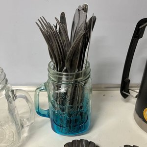 Juguera Eléctrica Punktal, Termo, Cubiertos, Vasos y Moldes para Repostería - imagen 6