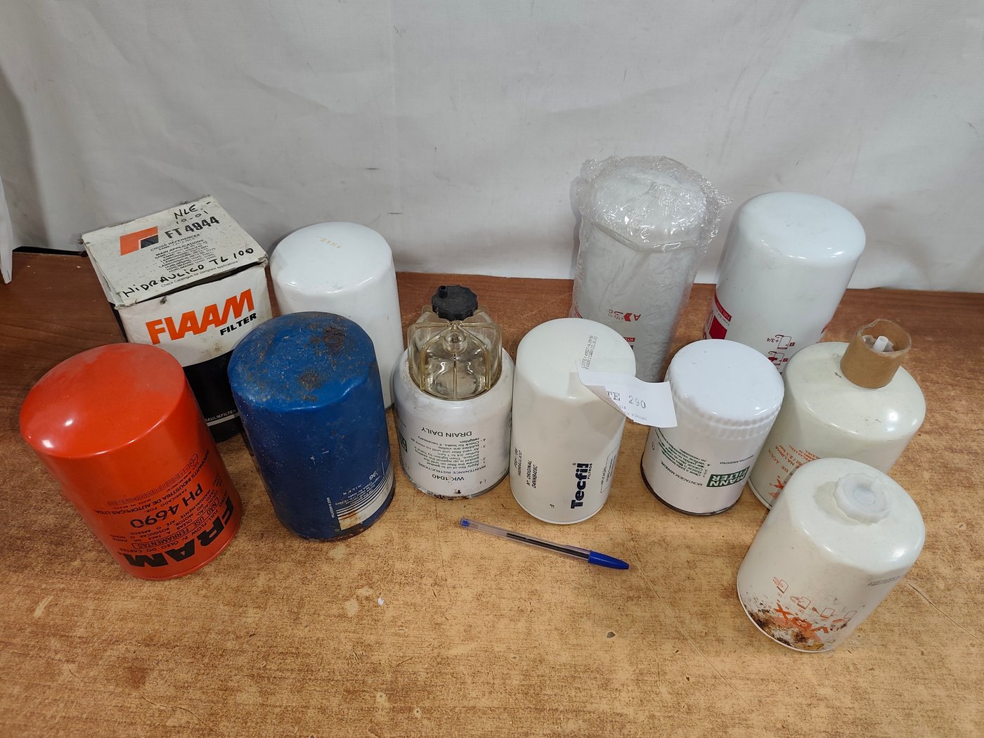 Lote siguiente: Filtros de aceite y accesorios para vehículos