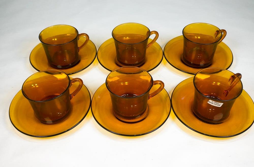 Juego de 12 Tazas y Platitos de Vidrio Color Ámbar