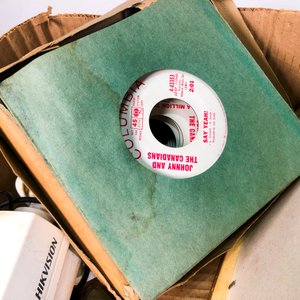 Lote de Portaretratos, Discos de Vinilo, Cassettes, Cámara y Caja de Madera - imagen 4