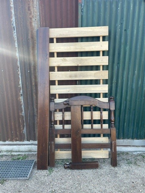 Lote anterior: Cama de madera con base de listones en buen estado