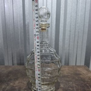 Decantador de Vidrio Transparente con Diseño Geométrico Tallado - imagen 8