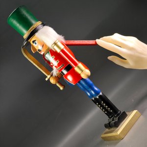 Cascanueces de Madera con Espada, Alto 38cm - imagen 5