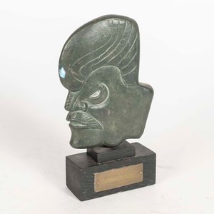 Escultura de Hacha Azteca en Piedra - 11x20 cm - imagen 1