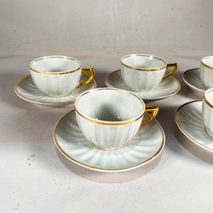 Juego de 5 Tazas y Platos de Loza Blanca con Asa y Guarda Dorada - imagen 3