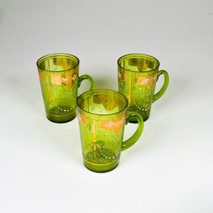 Tres jarritos de vidrio y esmalte con asas, alturas 11 cm - imagen 2