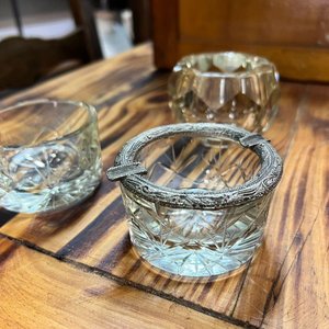 Lote de 3 pequeños ceniceros y recipientes de cristal tallado - imagen 2