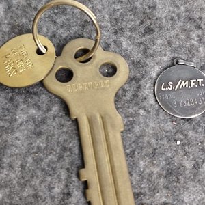 Llave Bronce Alcatraz y Medalla Lucky Strike Empleado - imagen 5
