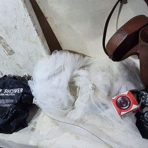Conservadora de Espuma, Sombrilla con Tensores, Matera de Cuero y Duchero de Camping - imagen 2