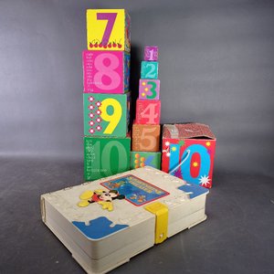 Juego StoryShiine Theatre con Mickey Mouse y 10 Cubos Didácticos Animados - imagen 1