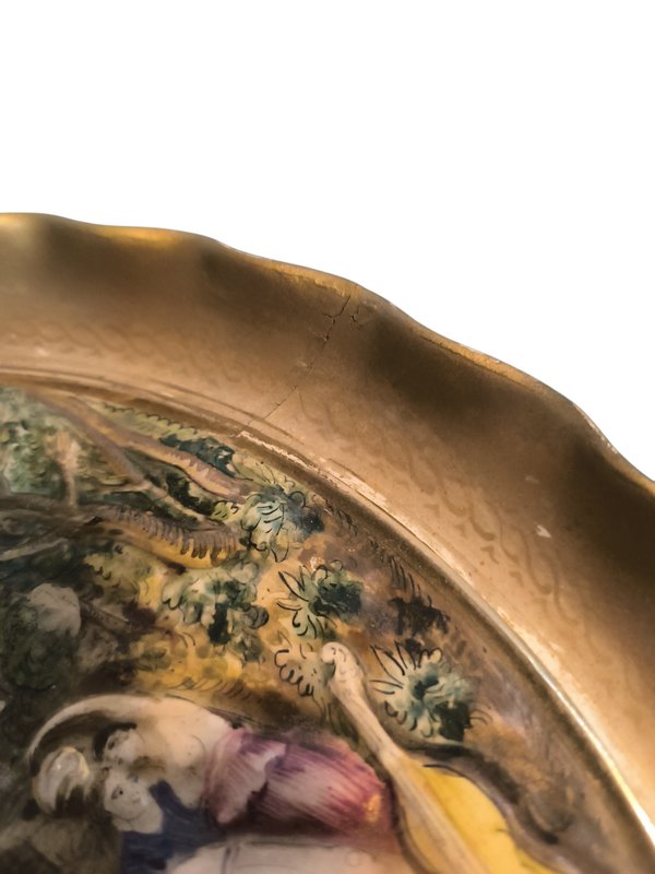 Pieza de Arte en Porcelana con Relieve Mitológico y Figura de León Neoclásico - imagen 8