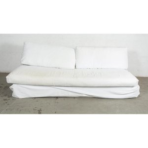 Lote siguiente: Sofá de Tres Cuerpos Blanco con Funda y Almohadones - Detalles de Uso