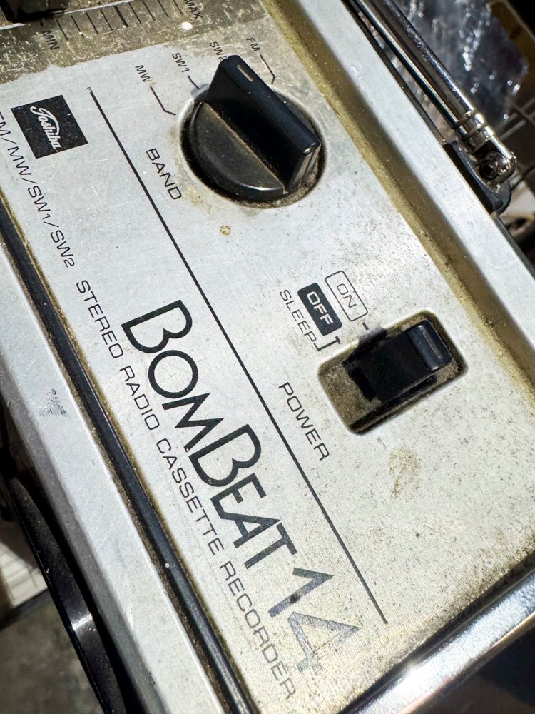 Venta de Bandeja Tocadiscos y Radio Grabador en Mal Estado - imagen 4