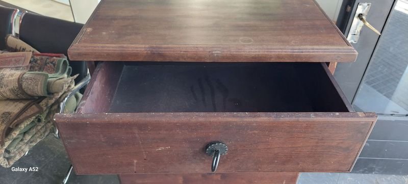 Comoda de madera en excelente estado - imagen 4
