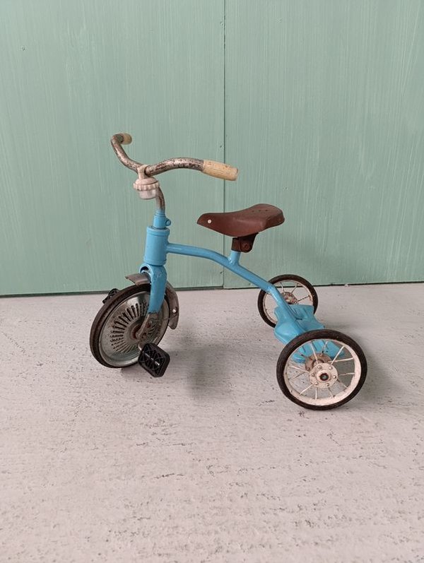 Triciclo infantil antiguo en muy buen estado - imagen 2