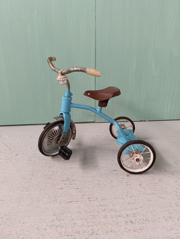 Triciclo infantil antiguo en muy buen estado - imagen 2