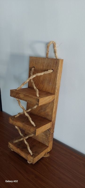 Estantería para vinos artesanales en madera de árbol - imagen 4