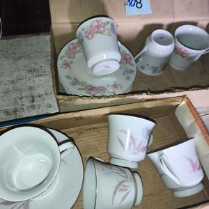Juego de Tazas y Platos de Porcelana con Diseño Floral - imagen 2