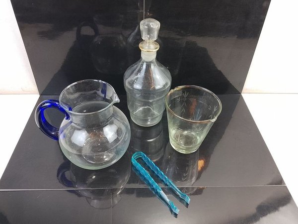 Lote de Cristalería: Licorera, Jarra Azul, Vaso Grabado y Copas de Brandy - imagen 1