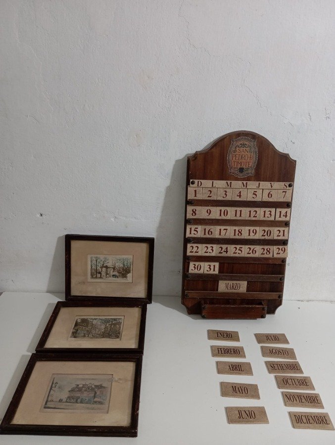 Calendario artesanal en madera y cuadros con marco - imagen 2
