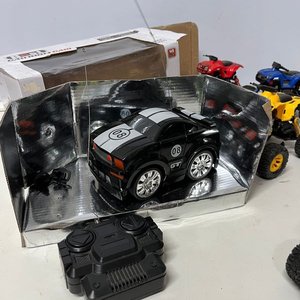 7 Cuatriciclos de Colores y Auto a Control Remoto "Best Cartoon Car" - imagen 3