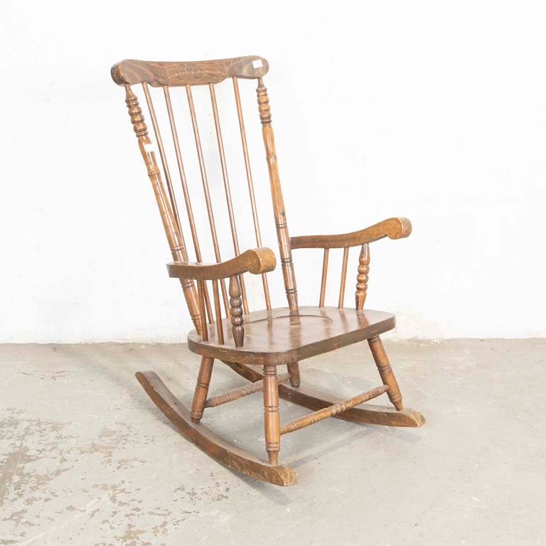 Sillón Mecedora Estilo Windsor de Madera