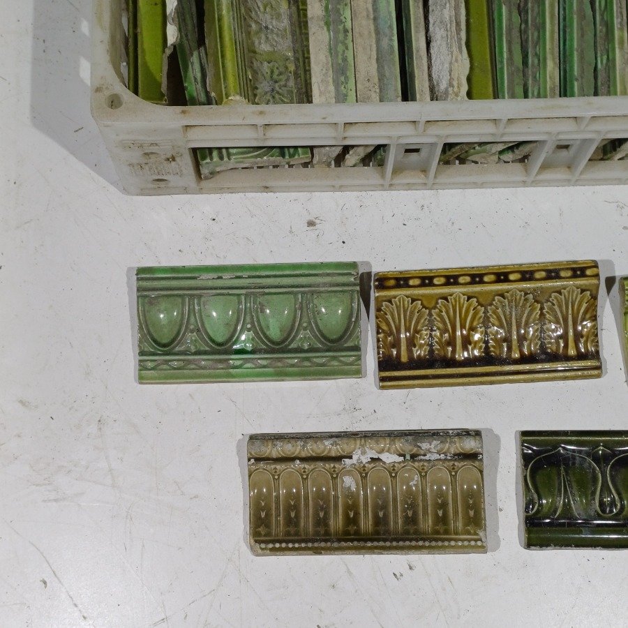 Colección de mayólicas verdes y amarillas - imagen 3