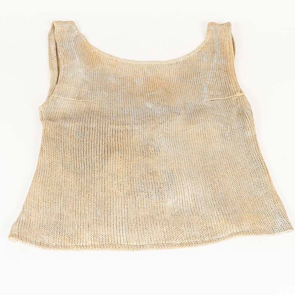 Musculosa Tejida K-Bardot con Cierre Frontal Dorado