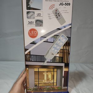 Foco LED Exterior Solar Recargable 300W con Sensor y Control Remoto - imagen 4