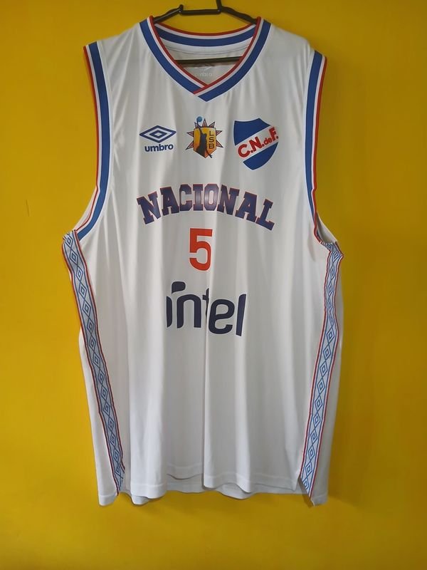 Camiseta de Básquetbol Club Nacional de Football Umbro Talle XXL (Peacock N° 5)